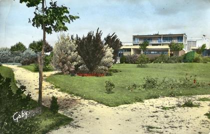 Pont l'Abbé d'Arnoult 17 -  Parc Jardin et Ecoles