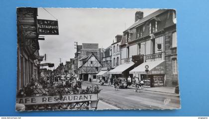 CPA  Manche - Pontorson - Hotel de Bretagne - Rue Couesnon