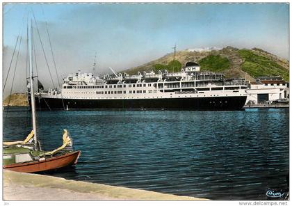 PORT VENDRES . LE COURRIER EL D'JEZAIR DANS LE PORT .