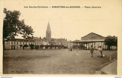 HAUTES PYRENNEES  RABASTENS DE BIGORRE  place centrale