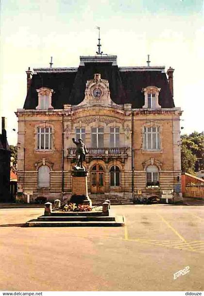 55 - Revigny sur Ornain - L'Hotel de Ville - Le Monument aux Morts - CPM - Voir Scans Recto-Verso