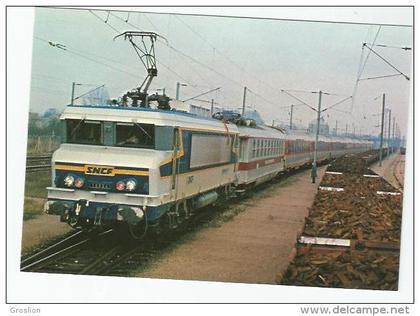 REVIGNY 66 JANVIER 1983 LA BB 10004 REPEINTE EN LIVREE BLEUE PASSE EN TETE D´UN TRAIN D´ESSAIS