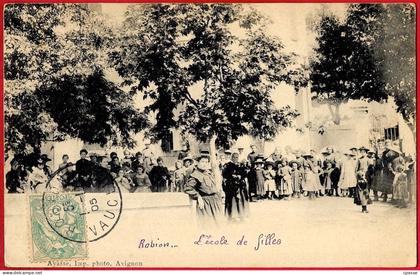 (Rare) CPA 84 ROBION Vaucluse (L'Ecole de Filles) ° Ayasse