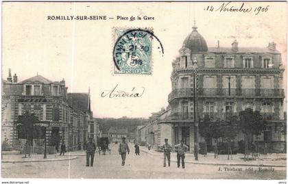 Carte Postale Ancienne de ROMILLY SUR SEINE-Place de la Gare