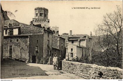 CPA ROYAT - Un coin du vieux ROYAT et l'Église (105920)