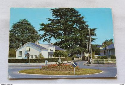 Cpm 1987, Saint Cyr sur Loire, place Cousseau, Indre et Loire 37