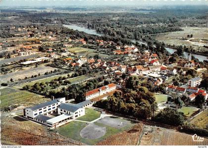 SAINT FARGEAU-PONTHIERRY - vue aérienne   (CPSM grand format)