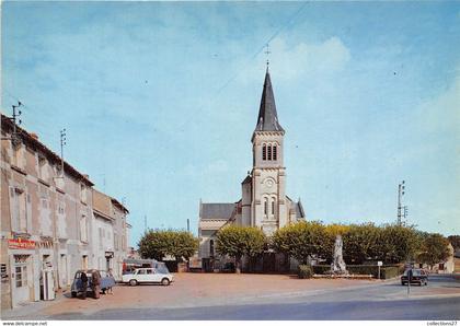 86-SAINT-GEORGES-LES-BAILLARGEAUX- LA PLACE DE L'EGLISE