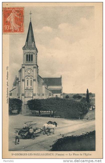 SAINT GEORGES LES BAILLARGEAUX - La Place de l'Eglise (animation)