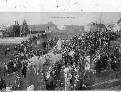 SAINT-GERVAIS-D'AUVERGNE UNE PROCESSION