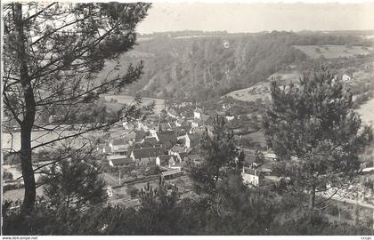 CPSM Saint-Léonard des Bois Le Bourg vu des Collines