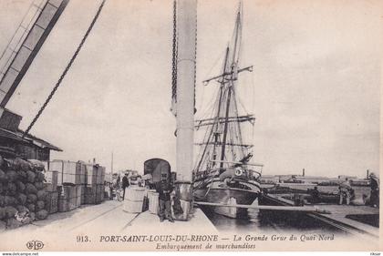 SAINT LOUIS DU RHONE(LA GRUE) BATEAU EN DECHARGEMENT