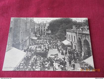 CPA - Saint-Malo - Place Châteaubriand