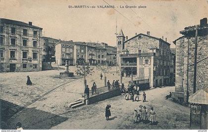 SAINT MARTIN DE VALAMAS - LA GRANDE PLACE