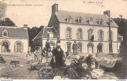 Saint Nicolas du Pélem       22     Le Lavoir            voir scan)