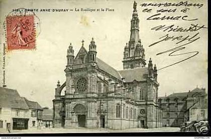 56 - Sainte Anne d'Auray - La basilique et la place