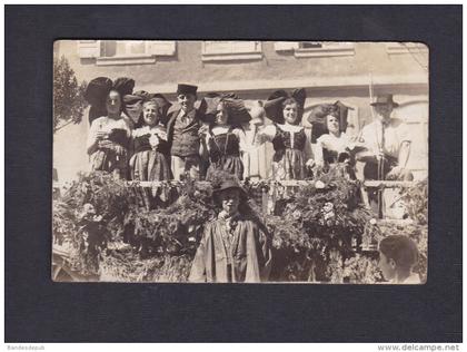 Carte photo à situer probablement Sarre Union ( fete  costume traditionnel alsacien archives famille Wendling Eugene)