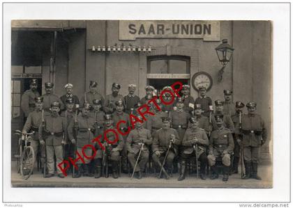 SARRE-UNION-GARE-SOLDATS-CARTE PHOTO allemande-Guerre-14-18-1WK-FRANCE-67-FRANKREICH-MILITAIRE-Militaria-Feldpost-