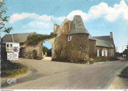 CPSM Sarzeau-Penvins L'Entrée du Camp de la Madone