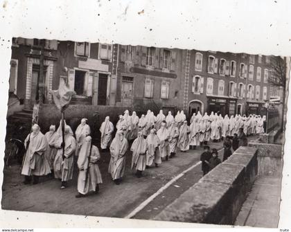 SAUGUES CONFRERIE DES PENITENTS PROCESSIONS DU MATIN LE JEUDI SAINT