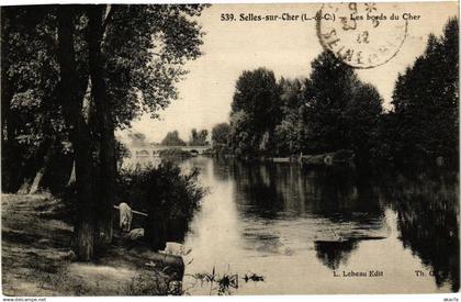 CPA SELLES-sur-CHER (L.-&-C.) - Les bords du Cher (208149)