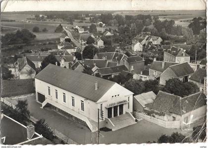 D41 - SELOMMES - EN AVION AU DESSUS DE ... SELOMMES - LE FOYER ET VUE GENERALE - Foyer Communal