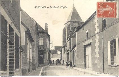 CPA Sergines La Rue de l'Eglise