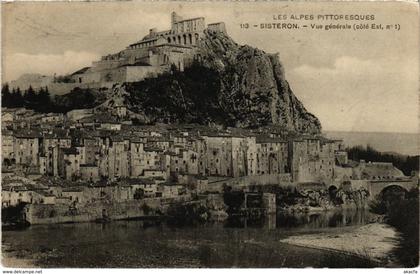 CPA Les Alpes Pittoresques Sisteron Vue generale (922160)