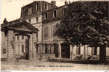 CPA St-CYR - Entrée de l'École Militaire (102824)