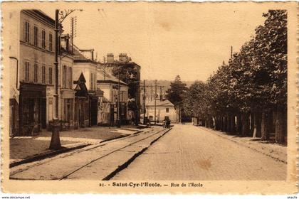 CPA St-CYR-l'École - Rue de l'École (102821)