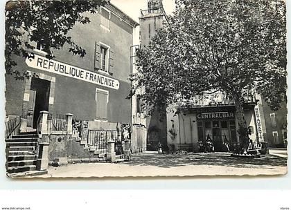 TAVERNES - Place de la Mairie