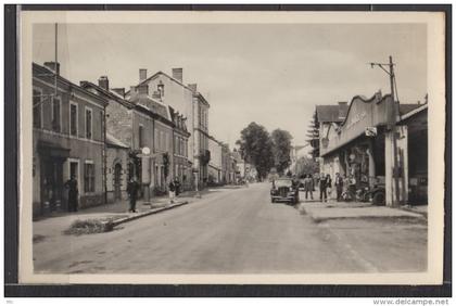 24 - Thiviers (dordogne) - Avenue de la Libération - vieille voiture, carte photo