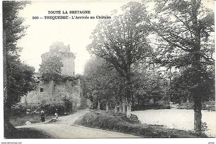 TONQUEDEC - L'arrivée au Château