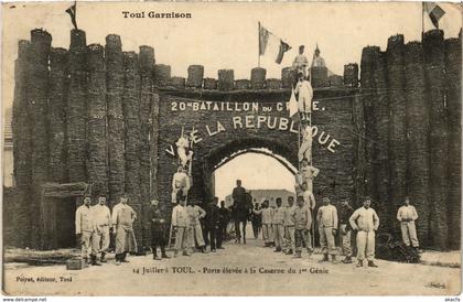 CPA Militaire Toul - 14 Juillet á Toul - Porte élevée á la (90479)