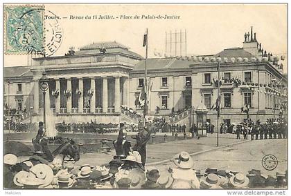 ref- F770 - indre et loire - tours - revue du 14 juillet - place du palais de justice - militaires -  carte bon etat -