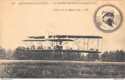 CPA 14 QUINZAINE D'AVIATION LE HAVRE TROUVILLE DEAUVILLE CODY EN VOL SUR BIPLAN CODY