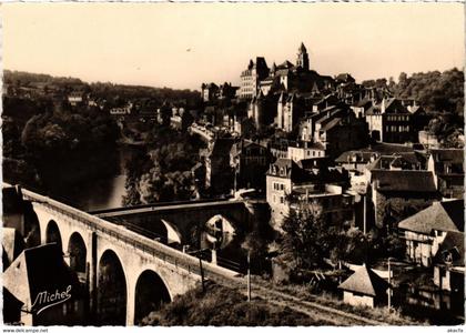 CPM Uzerche - Vue Generale - Le Viaduc - Ligne Uzerche-Tulle (1060115)