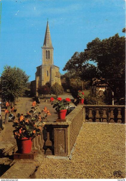 VAOUR - l'Eglise et la place