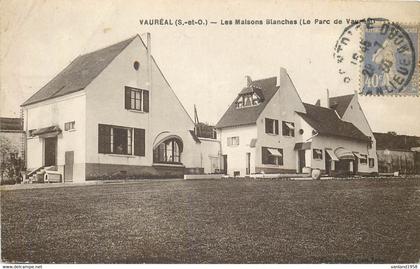 VAUREAL-les maisons blanches (le parc de Vauréal)