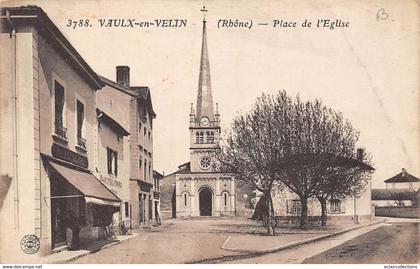 Vaux en Velin          69         Place de l'église. Commerces          (voir scan)