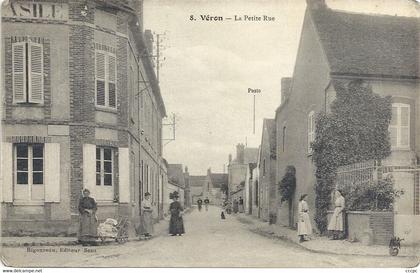 CPA Véron La Petite Rue