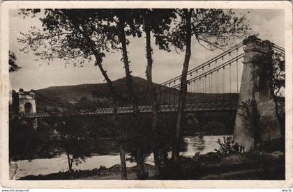 CPA VIC-le-COMTE Le Pont de Longues (1254938)