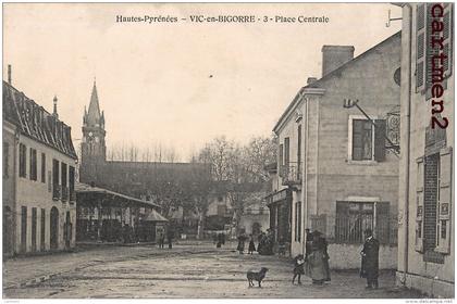 vic-sur-bigorre place centrale animee PYRENEES 65