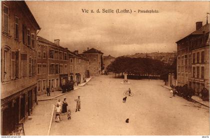 CPA AK VIC-sur-SEILLE - VIC a. d. SEILLE - Paradeplatz (388024)