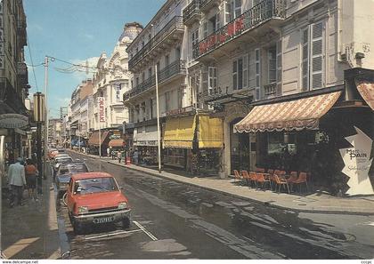 CPM Vichy Rue Georges Clémenceau Grande Rue Commerçante