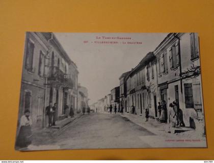 82 - Tarn et Garonne - Villebrumier - Grande Rue - Commerces - animée - Beau plan -