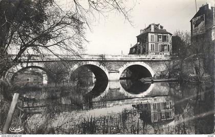 CPSM Villeneuve-Saint-Georges Le Pont d'Yerres