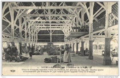 Carte Postale Ancienne de VITRY LE FRANCOIS-Intérieur de la Halle