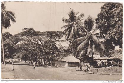 GUINEE FRANCAISE CONAKRY HAUTE GUINEE  -  cases Indigenes sur la corniche