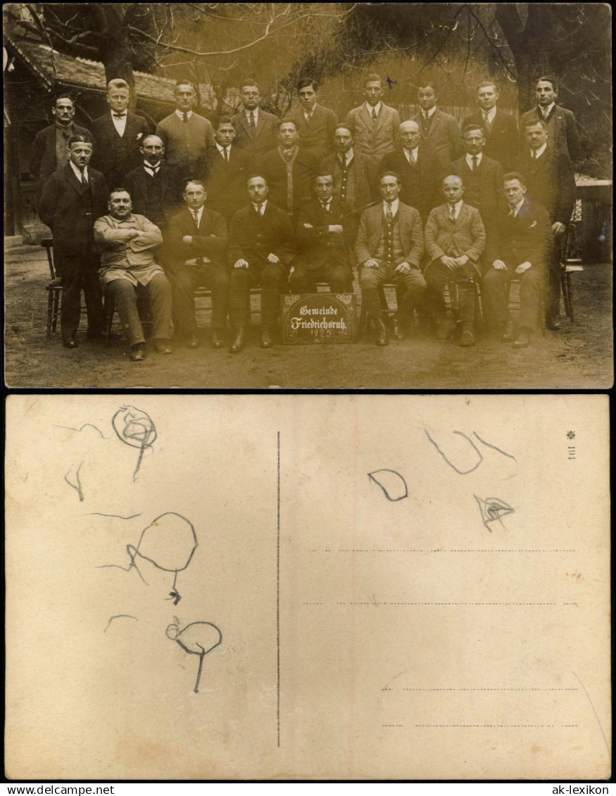 Friedrichsruh Männer Gruppenfoto mit Schild "Gemeinde Friedrichsruh" 1925